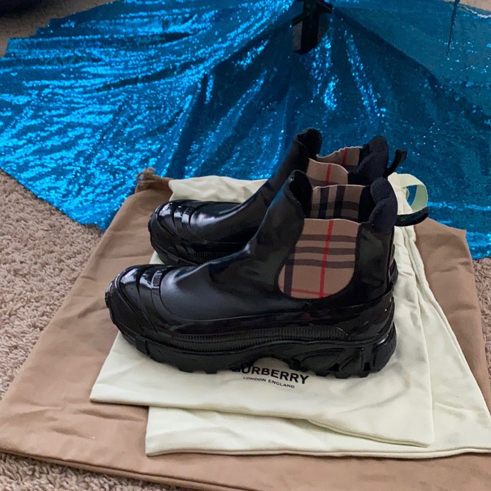 Burberry boots